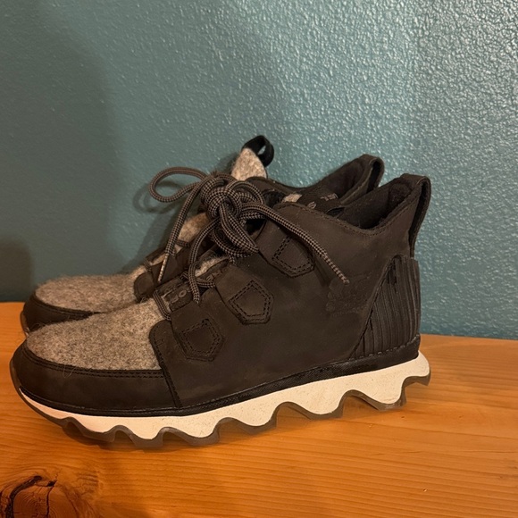 Sorel Boots - Picture 3 of 6